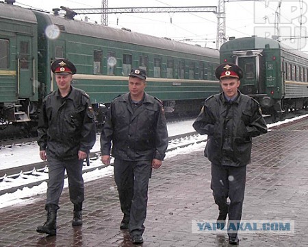 Почему нельзя близко подходить к поезду
