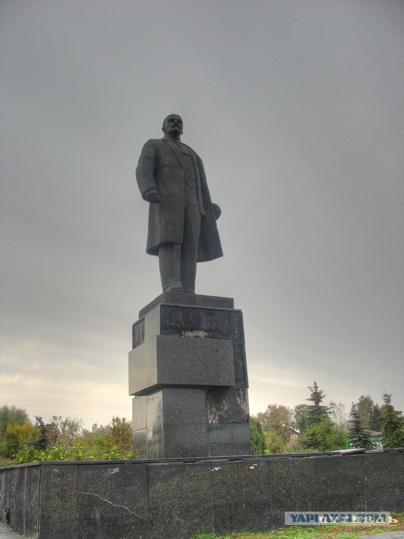 Памятники Ленину