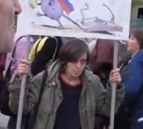 Реакция москвичей на пикет против войны с Украиной