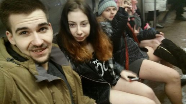 Москвичи без штанов проехали в метро