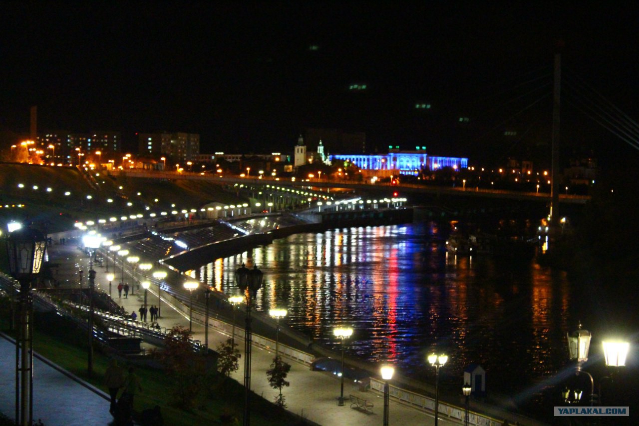 Вечером тюмень куда. Ночная набережная Тюмень. Вечерняя Тюмень. Набережная Тюмень ночью. Набережная вечерняя Тюмень фото