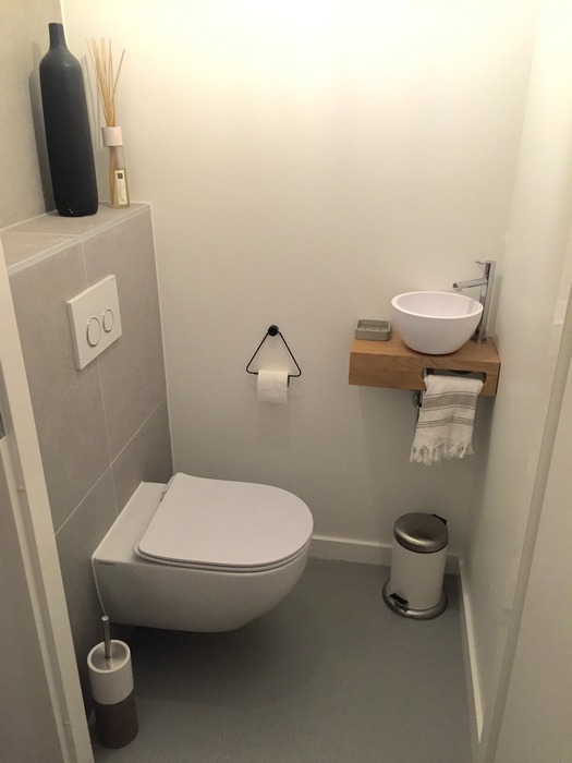 Обман зрения: 15 примеров того, как визуально увеличить маленький туалет