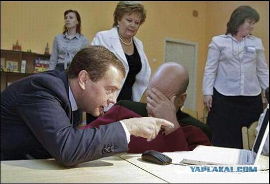 Фотожаба: Мальчик, Медведев и ноутбук