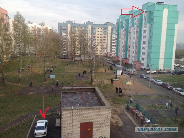 Мужик по ходу хочет сигануть с крыши...