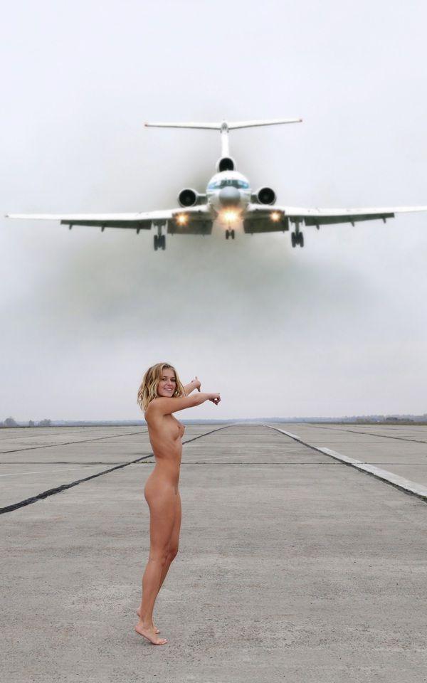 Пятничная порция картинок из сети на тему "Первым делом девушки, а самолеты потом"