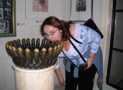 Давай я тебя ещё вот в этой позе сфоткаю