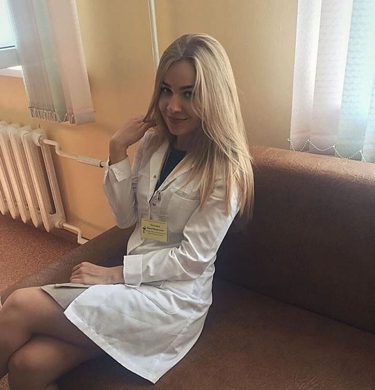 Частная медсестра москва. Красивые девушки в белых халатах. Красивые медички. Красивые медсестры. Красивые девушки медсестры.