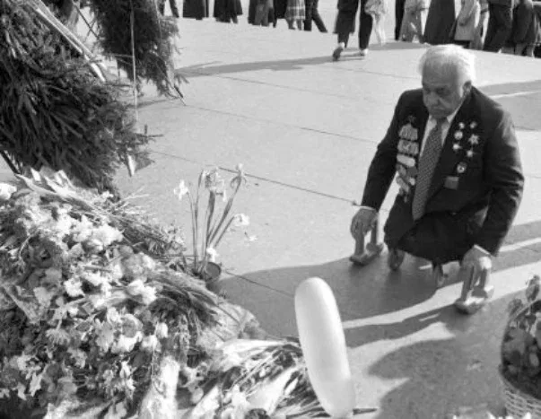 Биография Л.И. Брежнева в рисунках Бориса Лебедева