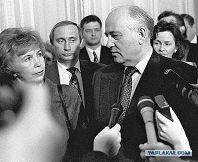 Может Путин иностранный шпион? Судя по тому, что творится в России!