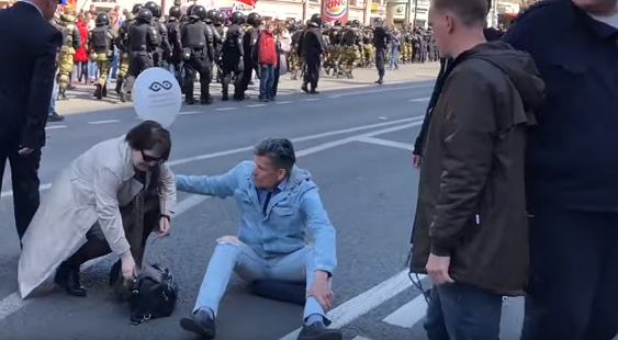 Вот те, бабушка и юрьев день... Сказочный первомай