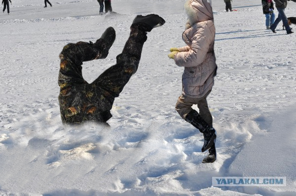 Фотожаба: Сейчас он ей...