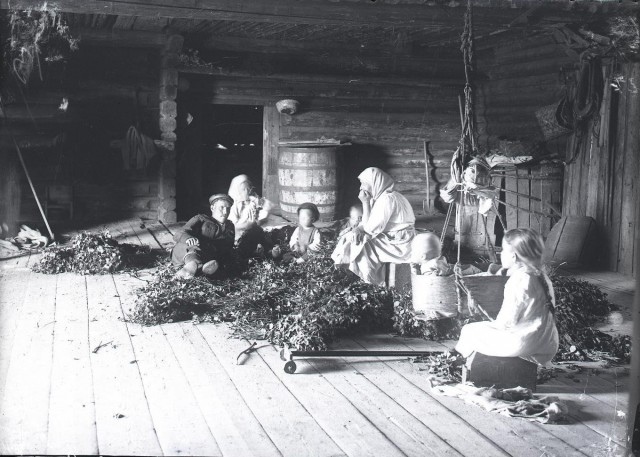 Обряды, будни и лица предков в старинных фотографиях