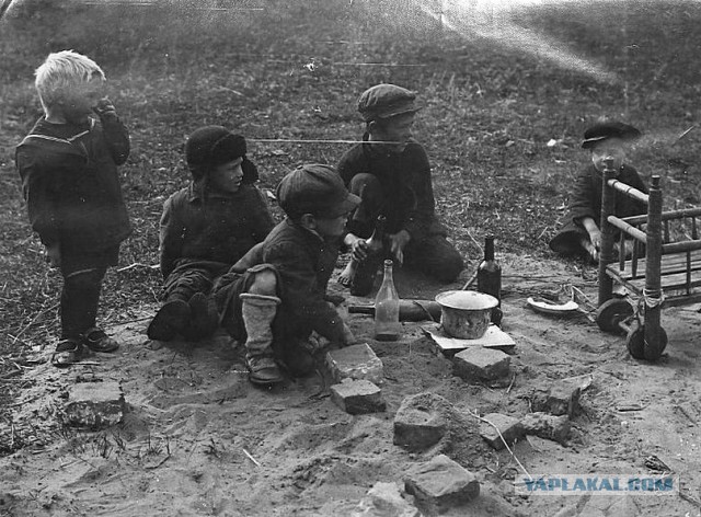 Работа и быт в предвоенной деревне в черно-белых фотографиях