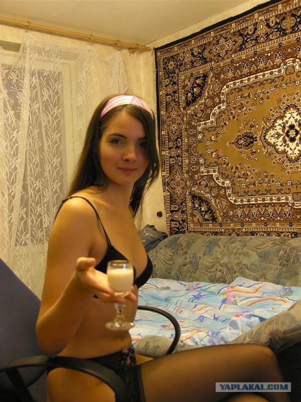 Девочка первый раз попала на автовыставку