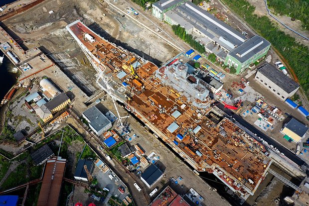 Самый дорогой корабль ВМС США USS Gerald R. Ford у берегов Ирана залило канализационными отходами категории Г