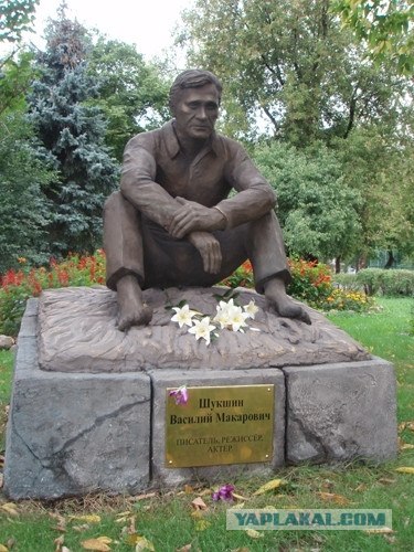 Памятники артистам и их ролям