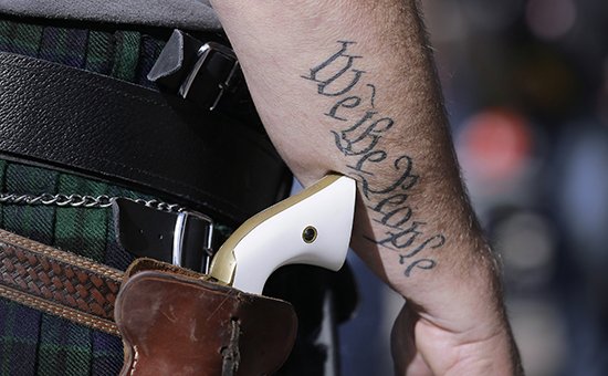 В Техасе, с НГ можно открыто носить оружие.