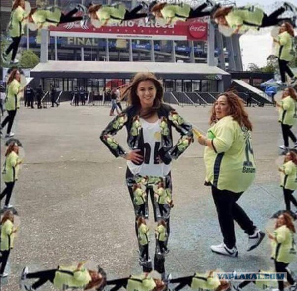 Попросила убрать женщину с фотографии