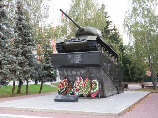 Советские монументы и уличные памятники