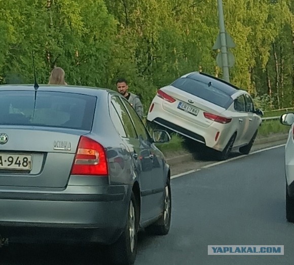 Низко летел?