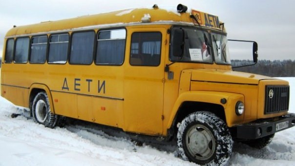 В Ростокине заметили американский школьный автобус 1998 года.