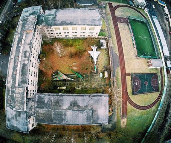 Дарите детям самолёты!