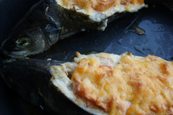 Сибас фаршированный овощами