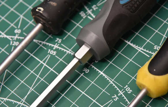 Чем отличается отвёртка за 80 рублей от отвёртки за 1200: все отличия скрыты внутри