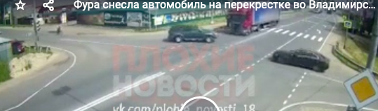 Фура снесла автомобиль на перекрестке во Владимирской области