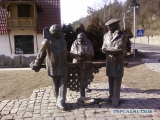 Памятник мкртчяну в армении