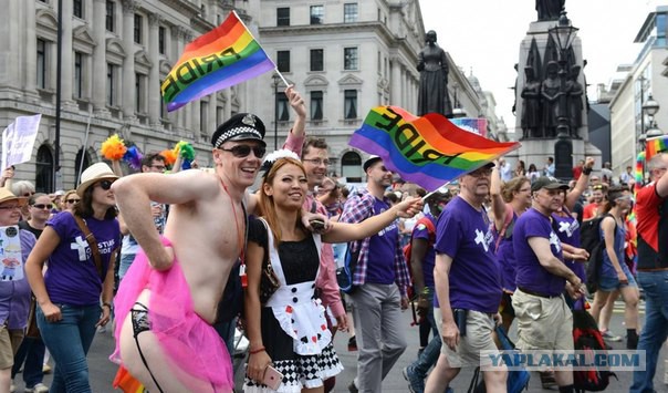 Итальянцы смотрят Парад Победы