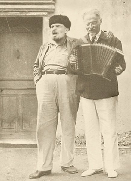 Великий "знаток" ленинизма....