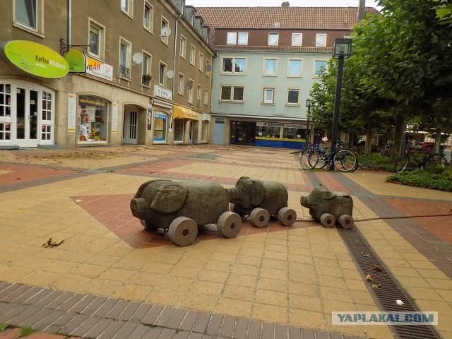 Памятники, способные удивить любого