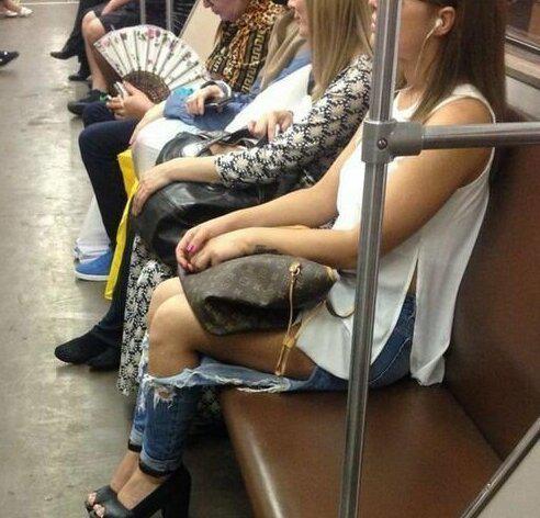 Джинсы, девушки и мода.