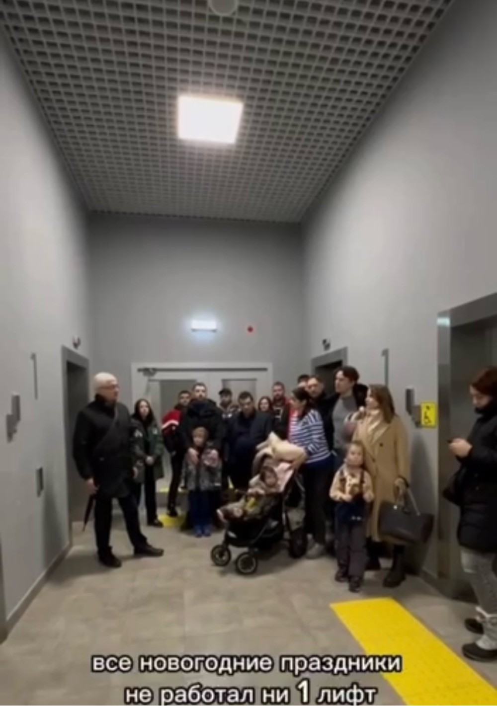 Жители ЖК в Ховрино полгода вынуждены подниматься пешком на 31-й этаж из-за неисправных лифтов