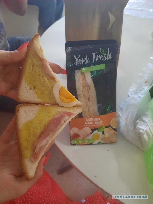 Видео для тех, кто любит покушать на заправке