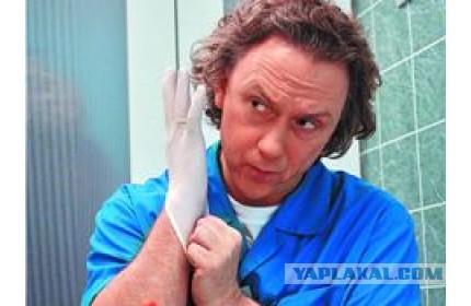 Мужчина, который стоял на коленях в воронежской поликлинике, собирается засудить того, кто его сфотографировал.