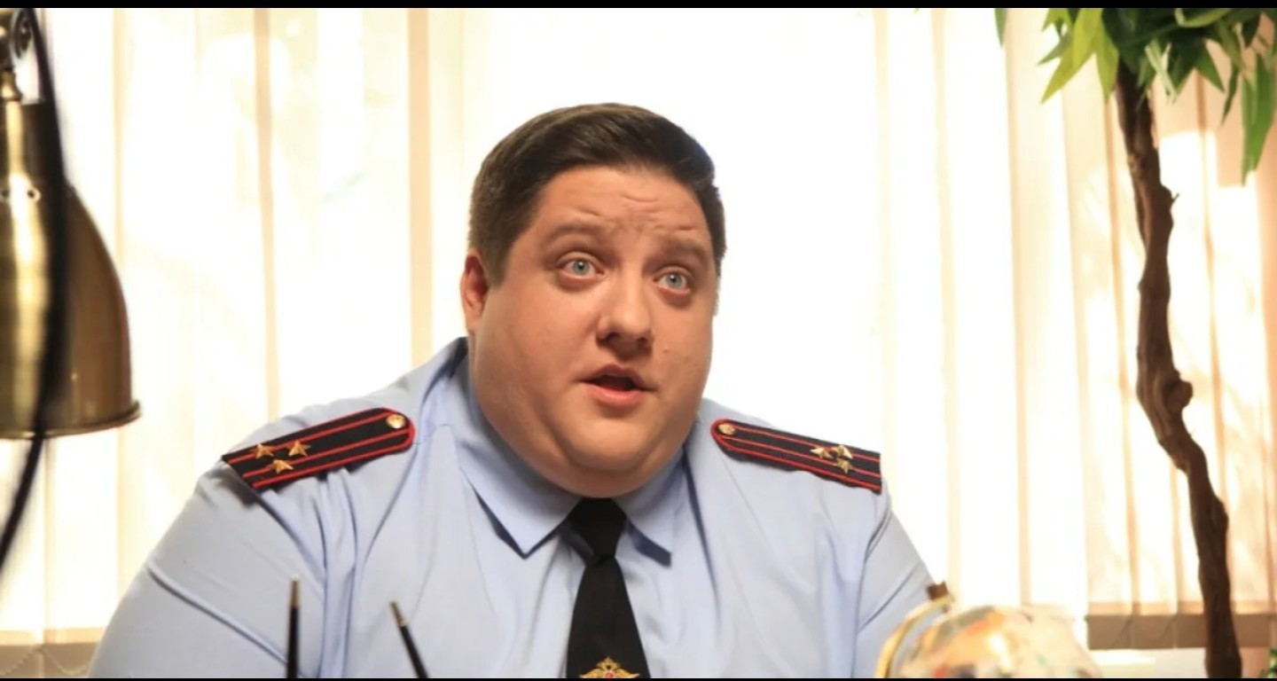Звезда «Полицейского с Рублёвки» Роман Попов ослеп из-за рецидива рака мозга.