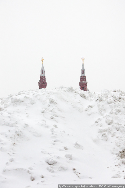 В Москве снег выпал. Сильно выпал!