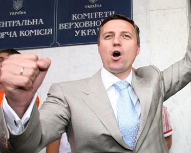 В Киеве разрушили памятник Ленину!
