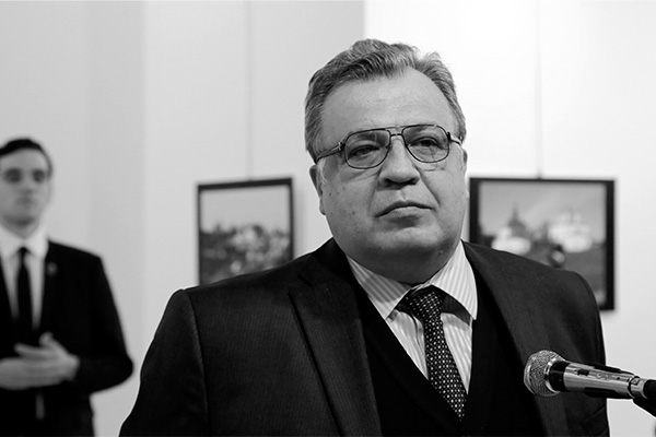 В Тегеране толпой фанатиков убит Александр Грибоедов