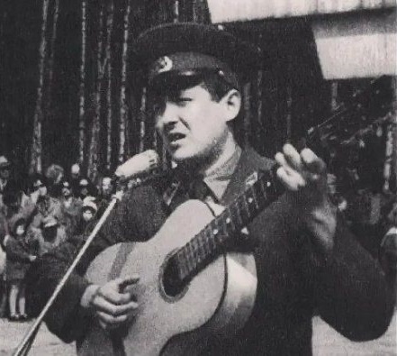 А я и не знал, что Стоянов так неплохо на гитаре играет