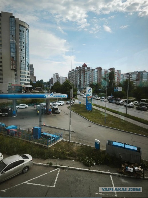 Москва заправляется, остальные выживают