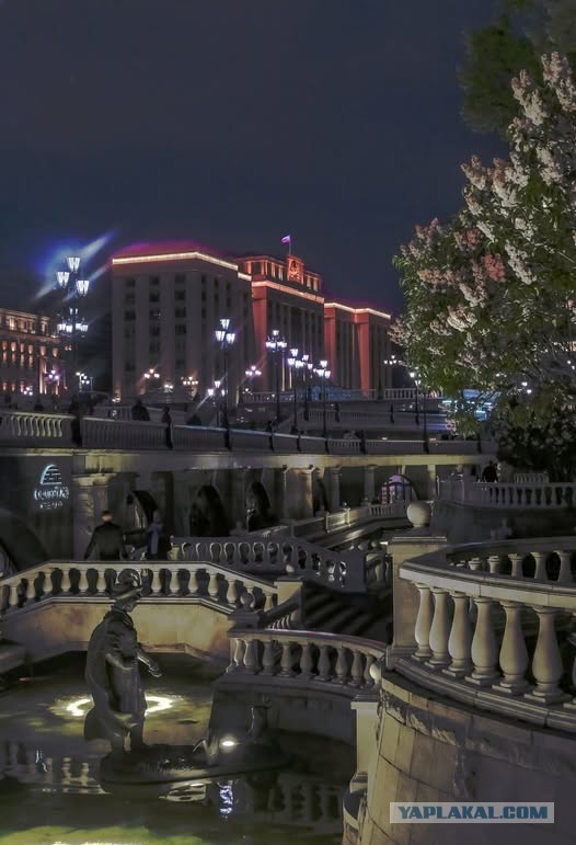 Жить в Москве- то, что за окном и каждый день