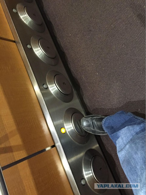 Антивандальные кнопки: пни ее ногой