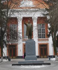 Памятники Ленину