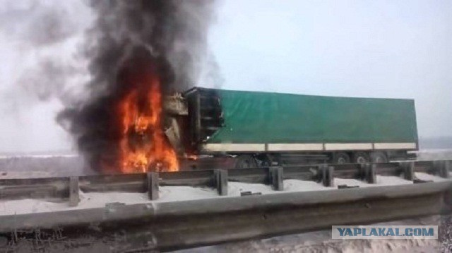 Водителям блокированных на Украине российских фур не продают продукты...