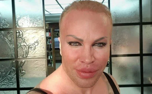 Подростков гонявших вдвоём на электросамокате по встречке проспекта Мира в Москве, оштрафовали на 100 тысяч рублей