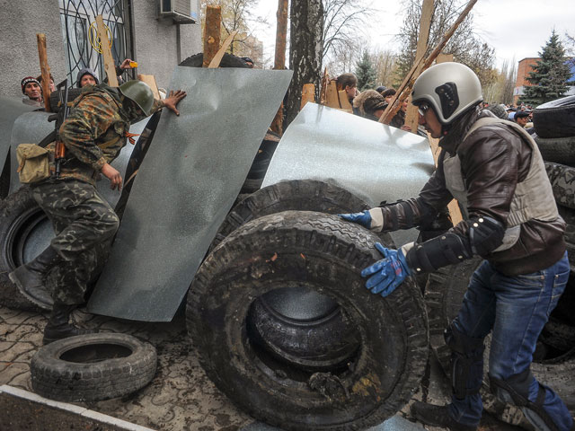 Славянск. На окраине города завязался бой.