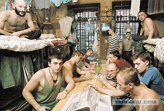 Трижды судимый мужчина с пауком на черепе стал депутатом